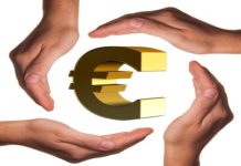 Banca centrale europea rimuove easing bias, tassi ancora fermi a lungo