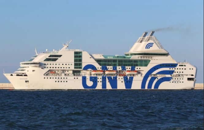Traghetti Gnv assunzioni: corso per assistente d'ufficio a bordo, info requisiti e candidature