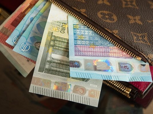 Tredicesime 2018, 11 miliardi di euro vanno al Fisco