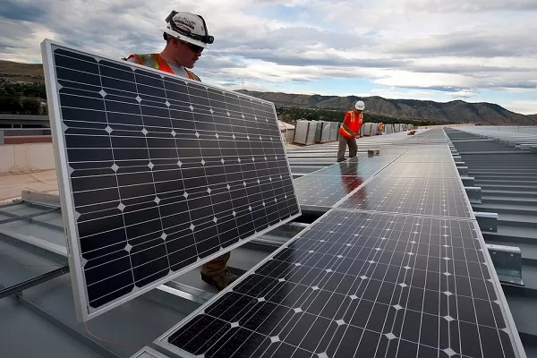 Energia da fonti rinovabili, record mondiale mille miliardi di watt installati