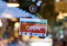Commercio, piccoli negozi rischiano di scomparire con le chiusure domenicali
