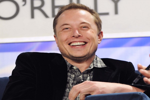 Tesla: Elon Musk patteggia, multa milionaria e addio alla presidenza